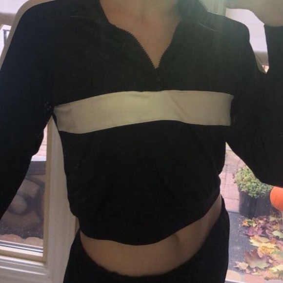 Black and white zip up crop top - Picture 2 of 4